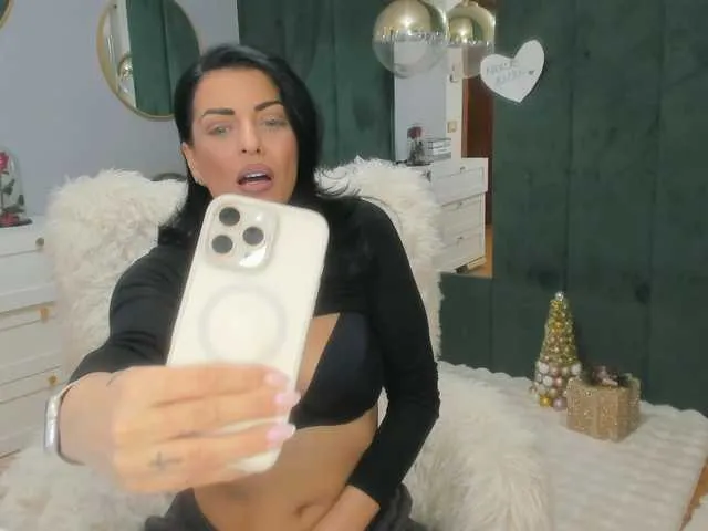 ElisaBaxter on BongaCams