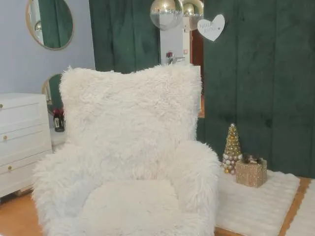 ElisaBaxter on BongaCams