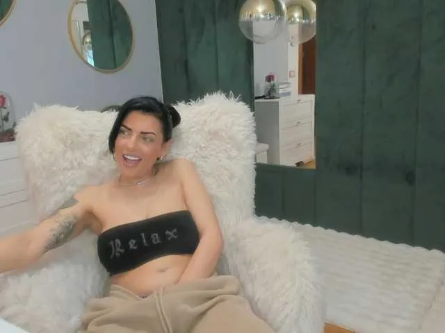 ElisaBaxter on BongaCams