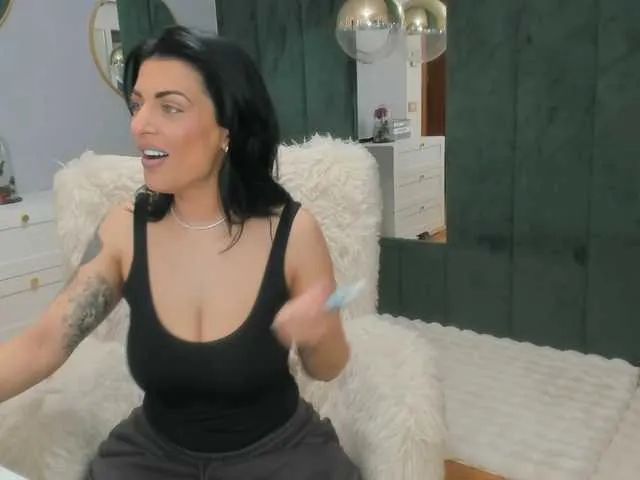 ElisaBaxter on BongaCams