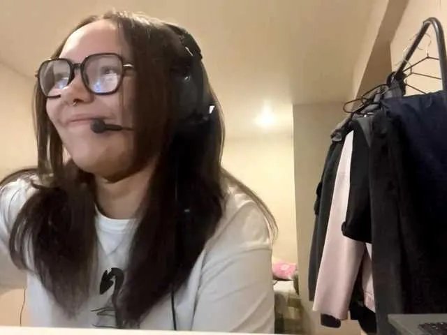 EsterAiu on BongaCams 