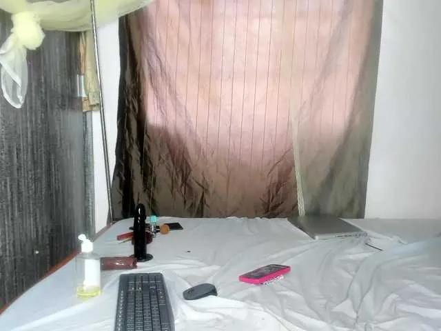 Foxy-Roxy on BongaCams