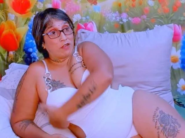 indianroxy on BongaCams 