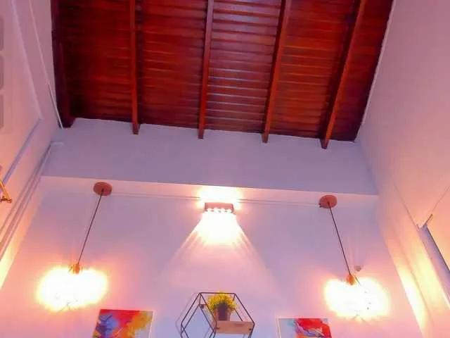 Karlaliones — Bright minds and deep conversation