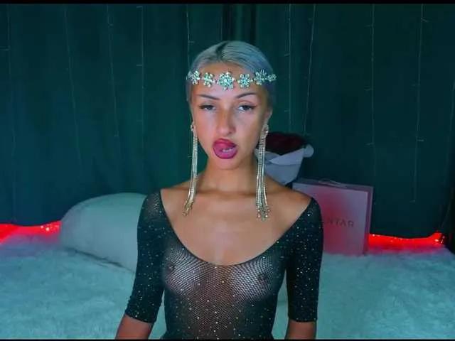 KiraWhite on BongaCams