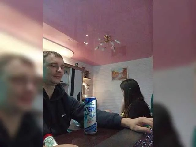 Niki233221 on BongaCams 