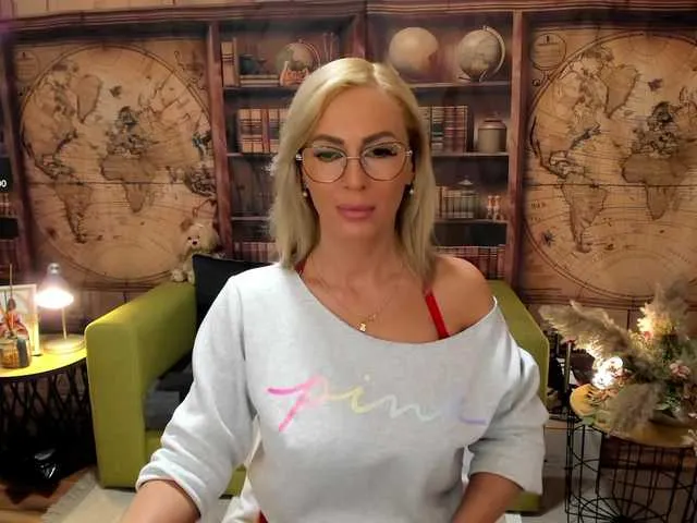 solarcriss on BongaCams