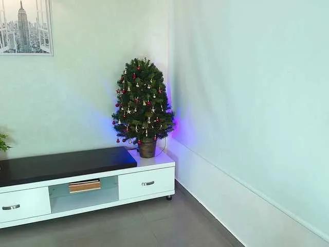 Victoria-Collins — I love confident and respectful men who know how to tease and build anticipation. A deep, sensual voice, playful flirting, and passionate whispers drive me crazy. I enjoy being admired and spoiled, feeling your desire through every tip and sweet word. 