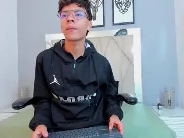 adams_bobby on Chaturbate 