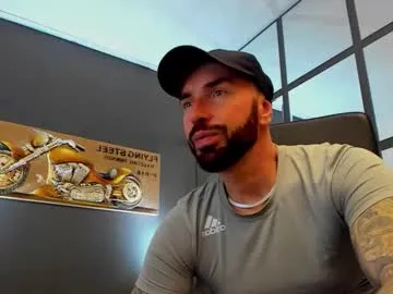 arongrant on Chaturbate