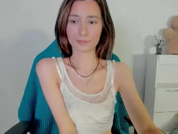 crystalnut on Chaturbate