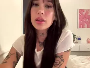 itshelltai — doggy on bed for 30sec!     [200 tokens remaining]