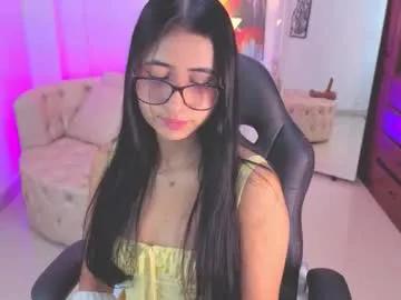 kiim__samanta — GOAL: Play with asshole [447 tokens remaining] Welcome to my room! #skinny #teen #latina #anal #squirt