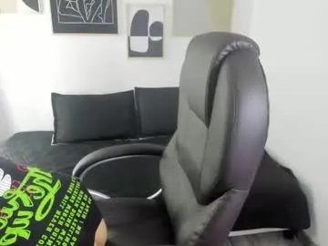 littlee_red — GOAL: One free tip action menu [5 tokens remaining]  Soft & Sensual Vibes | Talk, Tease & Chill  #latina #squirt #bigass #redhead #hairy