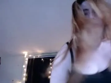 roxanneroulette on Chaturbate