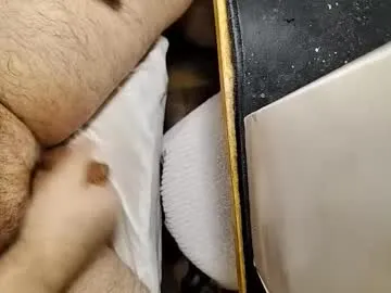 small_1986 on Chaturbate