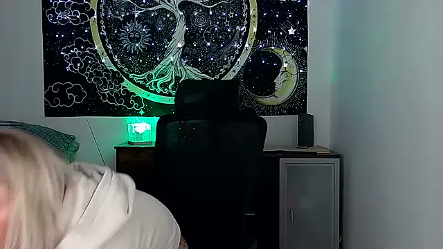 -Jeany- on StripChat