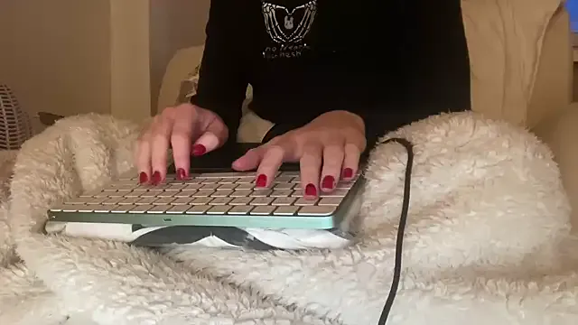 18yoteenvirgin on StripChat