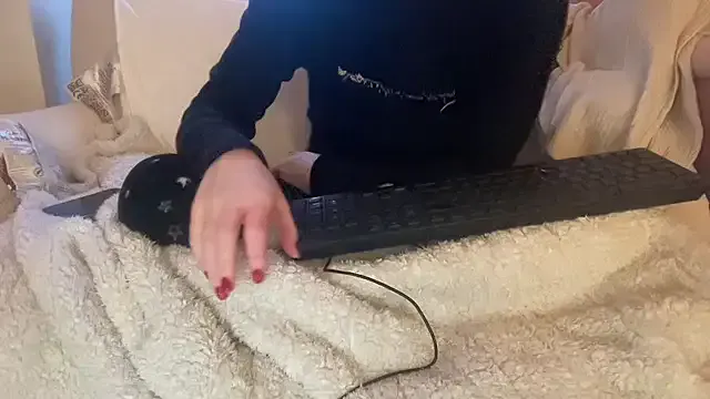 18yoteenvirgin on StripChat