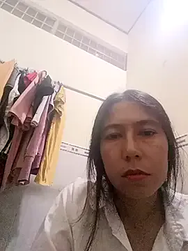 2HotAsain4u on StripChat