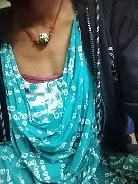 aadhini01 on StripChat 