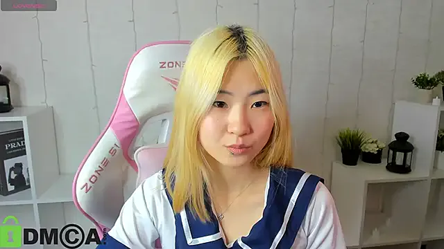 Aisi_18 on StripChat