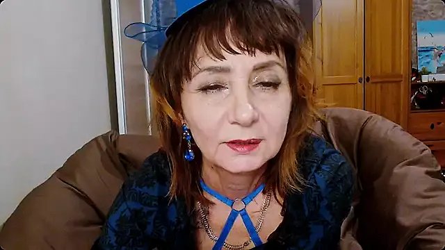 AnnieEltgant on StripChat 