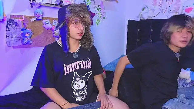 Apolo_Ushi — remove underwear and play with ass!