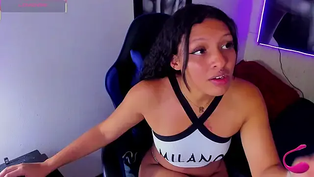 ashley-17 — Show pussy zoom