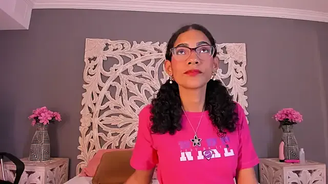 AuroraPinkk on StripChat