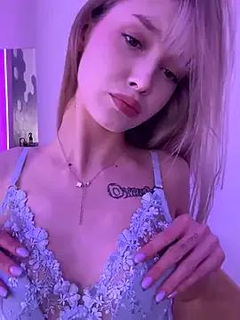BellaSecrett on StripChat 