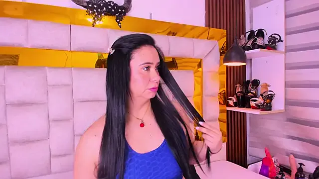 bigass_monic on StripChat