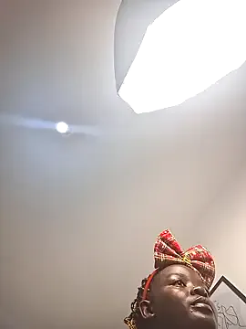 bustytemptress1 on StripChat