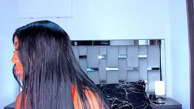 Cammiila on StripChat 