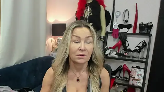 crystaLUX on StripChat