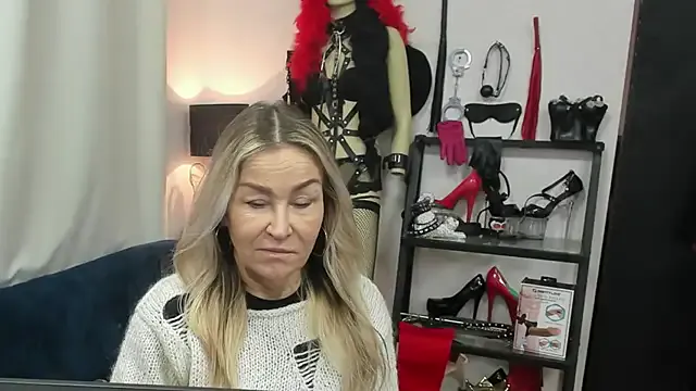 crystaLUX on StripChat