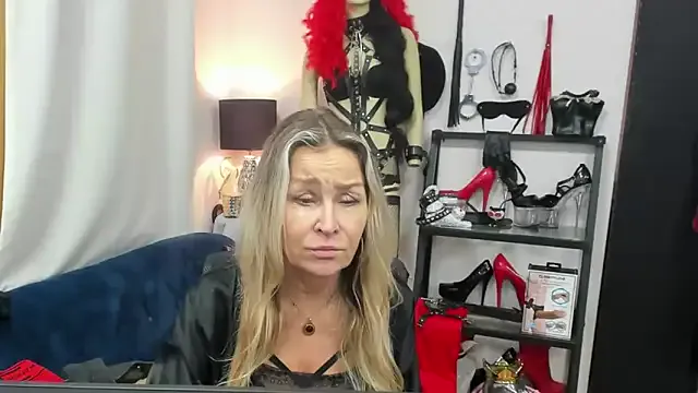 crystaLUX on StripChat