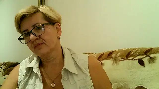 Dana4921 on StripChat 