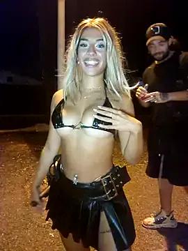 Dogging_teencouple — Titts out +2min control LT