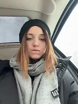 DollyTall on StripChat