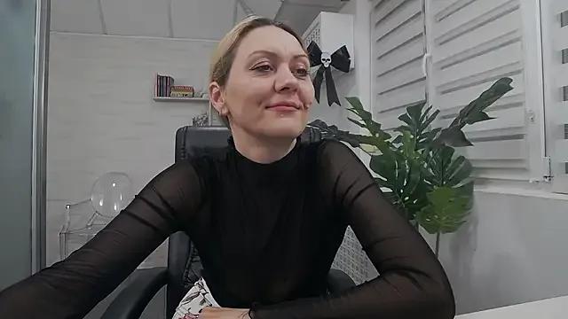 EllaMilf_ on StripChat 