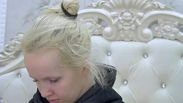 EllieFrosty_ — Ellie, look at me and smile =)