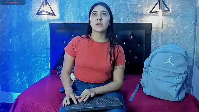 emberhodson on StripChat 