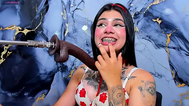 Emily_Evo on StripChat