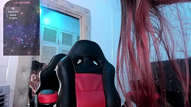 Emma_dl2 on StripChat 