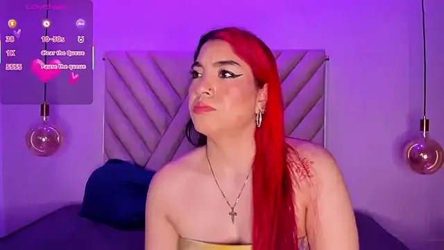 EmmaSwift_ on StripChat 