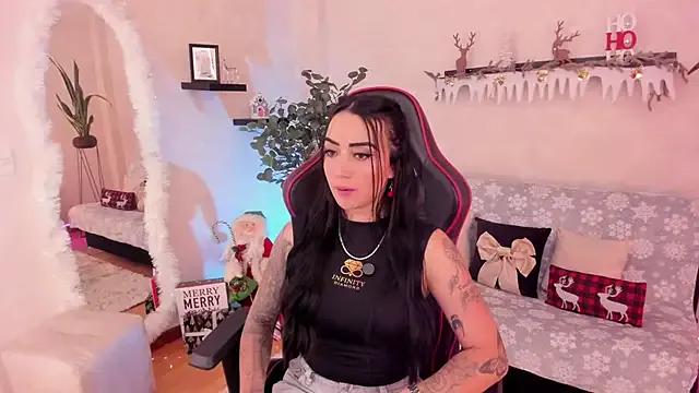 EmmyEvans1 on StripChat 