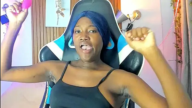 Evaa_18 on StripChat