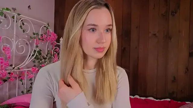 EveMcclearen on StripChat 