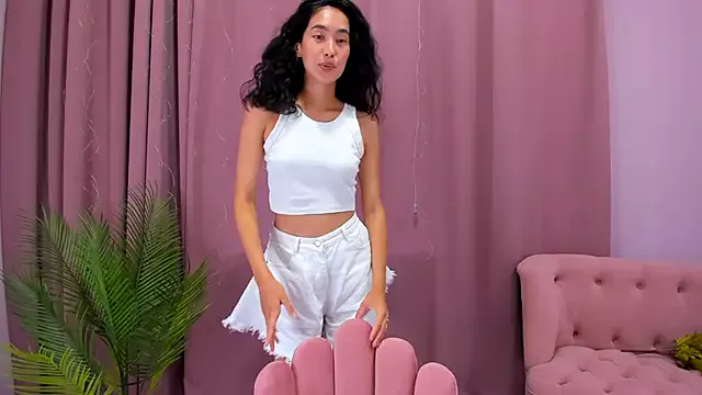 FlirtyAura on StripChat